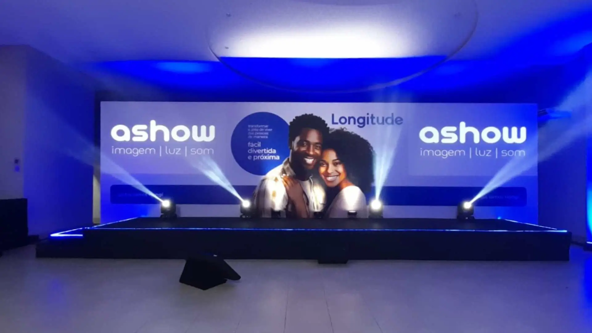 projecao-painel-backdrop-palco-e-sonorizacao-para-eventos