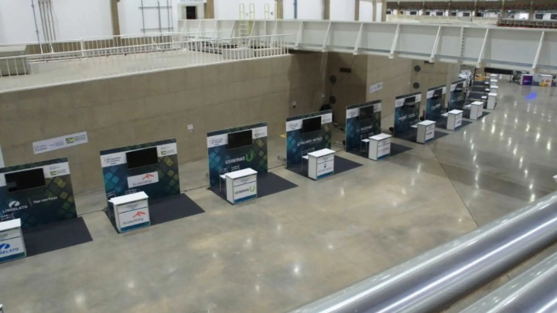 stands-balcoes-e-tvs-para-feiras-convencoes-e-congressos