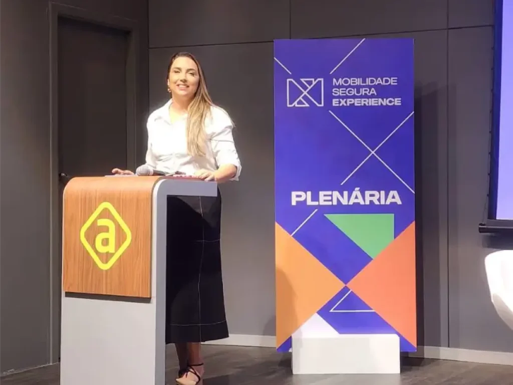 totem-de-madeira-para-eventos-02