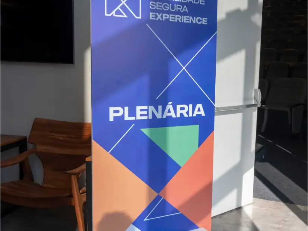 totem-de-madeira-para-eventos